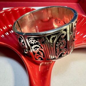 Vintage SS Embossed Panel cuff Bracelet/Floral Design, Black inlay silver, TC29